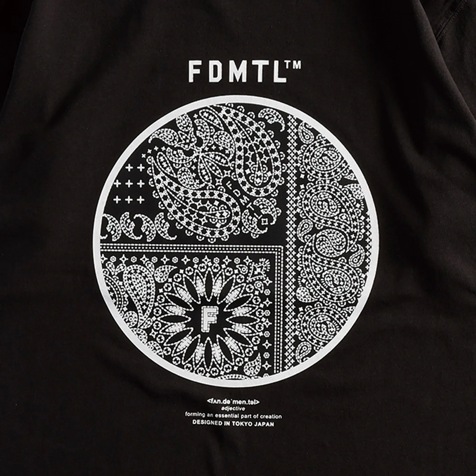 FDMTL | PRINTED PAISLEY TEE SUMI  { BLACK