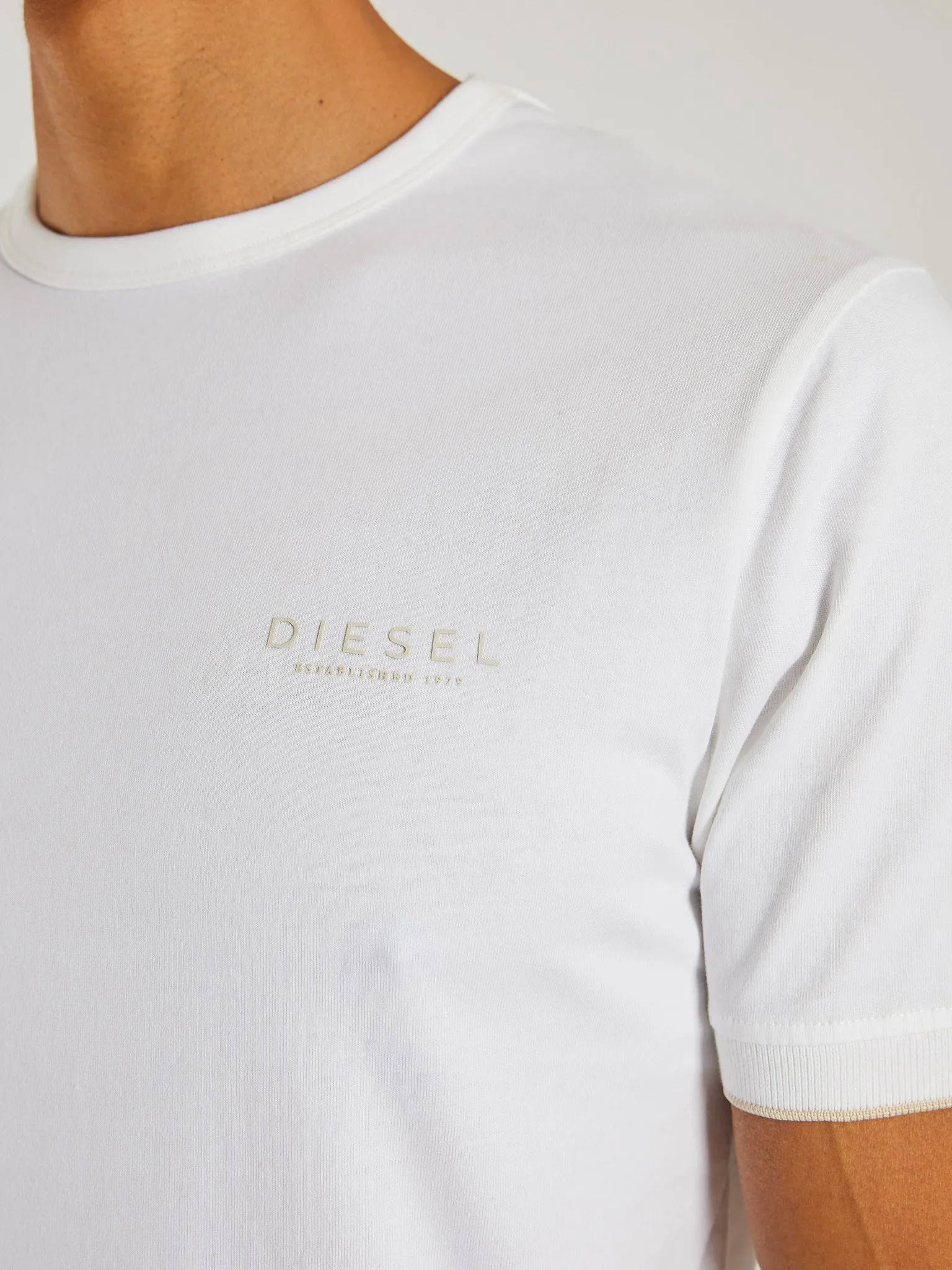 Taha Tee Dove White